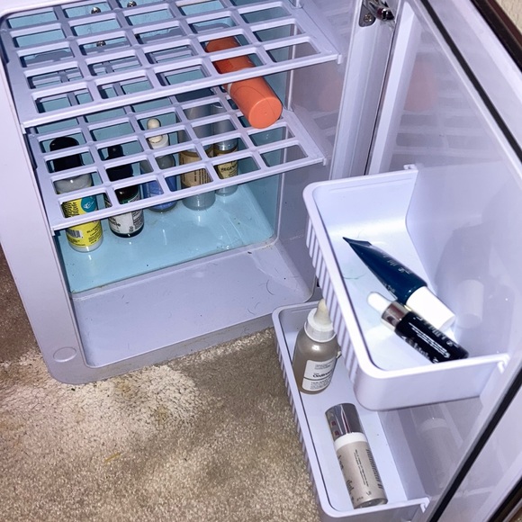 Mini fridge - Picture 2 of 2